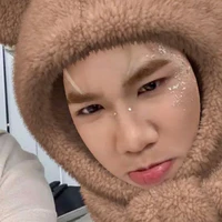 nhỏ bị khùm 🥵