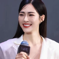 Lingling Kwong(cô)