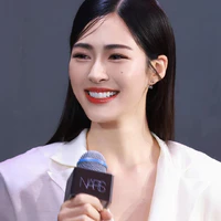 Lingling Kwong(cô)