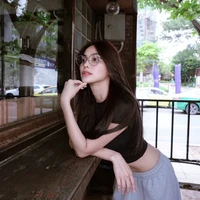 Engfa Waraha(chị cô)