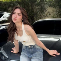 Charlotte Austin(bạn nàng)