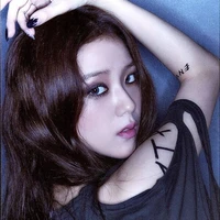 Kim Jisoo ( cô )