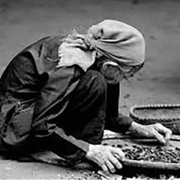 Bà cụ bán thịt