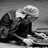 Bà cụ bán thịt