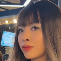 Quỳnh Anh(ny tạm thời của gã)