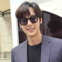 Đạo diễn Shin