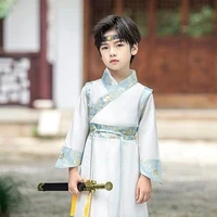 Cung Viễn Chùy - Lúc nhỏ