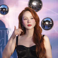 Lê Ngọc Minh Hằng(chị cả)