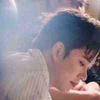 Dương deo mic 