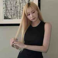 Uchinaga Aeri ( chị )