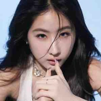 Yoko (đồng đội của nàng) 