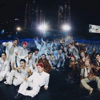 All- trừ ai thì trừ