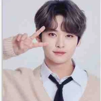 Lee Minho (20 tuổi)