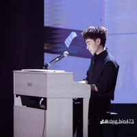 Q.Hùng