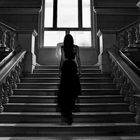 Florence(Mẹ nuôi cô)