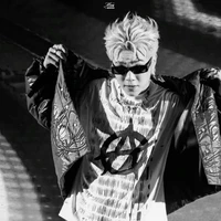 Hoàng Đức Duy (top)