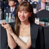 hari won(mẹ huy và ngân