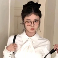 Trương Thị Thúy(bạn mẹ Hàm và mẹ anh)