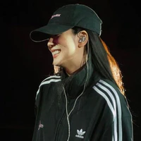 Kim Jisoo - Cô