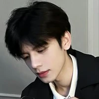 Hoàng { Thủ lĩnh 6 băng DJH }