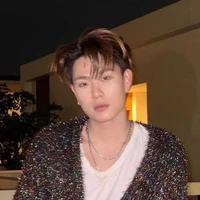 dương đeo míc