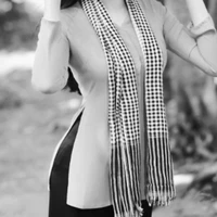 Con Lụa
