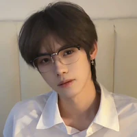 Drome(trợ lý của các cô)