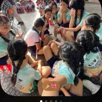 Nhỏ cầm đầu câu truyện