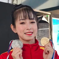 CHÂU TUYẾT VÂN ( V )