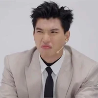 nhỏ đu anh trai say hi
