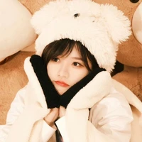 Bách Hân Dư - cô