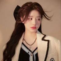 Lục Bảo Trân(chị học của các anh)