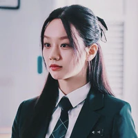 Lee Hye-ri (Chị)