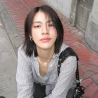 Emi Thasorn Klinnium (chị)