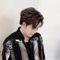 Dương đeo mic
