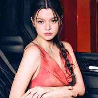 Becky Armstrong (em gái nàng)