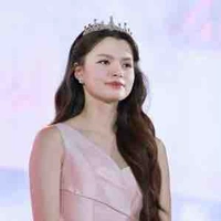 Quý Phi Becky Armstrong ( nàng )