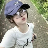 Trần Tuyết Nhung(Chị gái top)