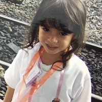 BECKY ARMSTRONG NHỎ–NHÓC