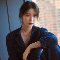 IU/chị//chị hai cô/