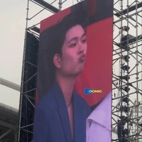 Tác vô mặt con tên giả