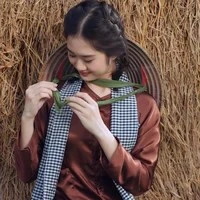 con Thảo ( hầu riêng của Hùng)