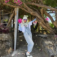 Con đỉ Tác giả