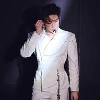 Dương đeo mic