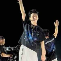 Hùng hoàng huỳnh( gấu)