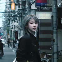 Trần Kha - chị -