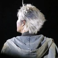 Ngọc ( E )