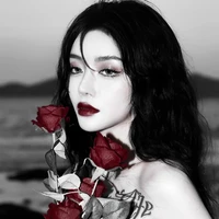 Mireille Delcroix_Chị họ