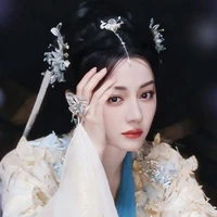 Yêu Thần - Lạc Tuyết Cơ