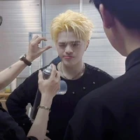 tg/ zai đẹp móc cứt mũi